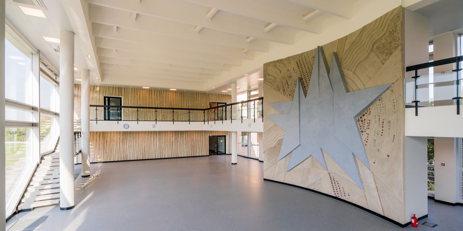 Историческое панно восстановили в Московском дворце пионеров