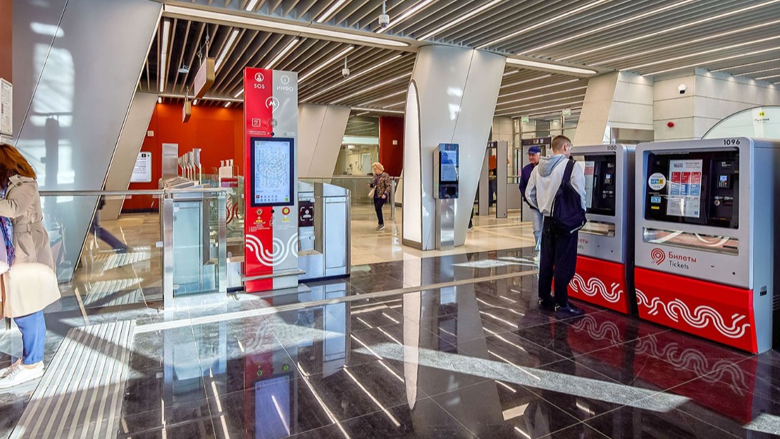 Москвичам рассказали о возможности вызова кассира в метро при помощи QR-кода 