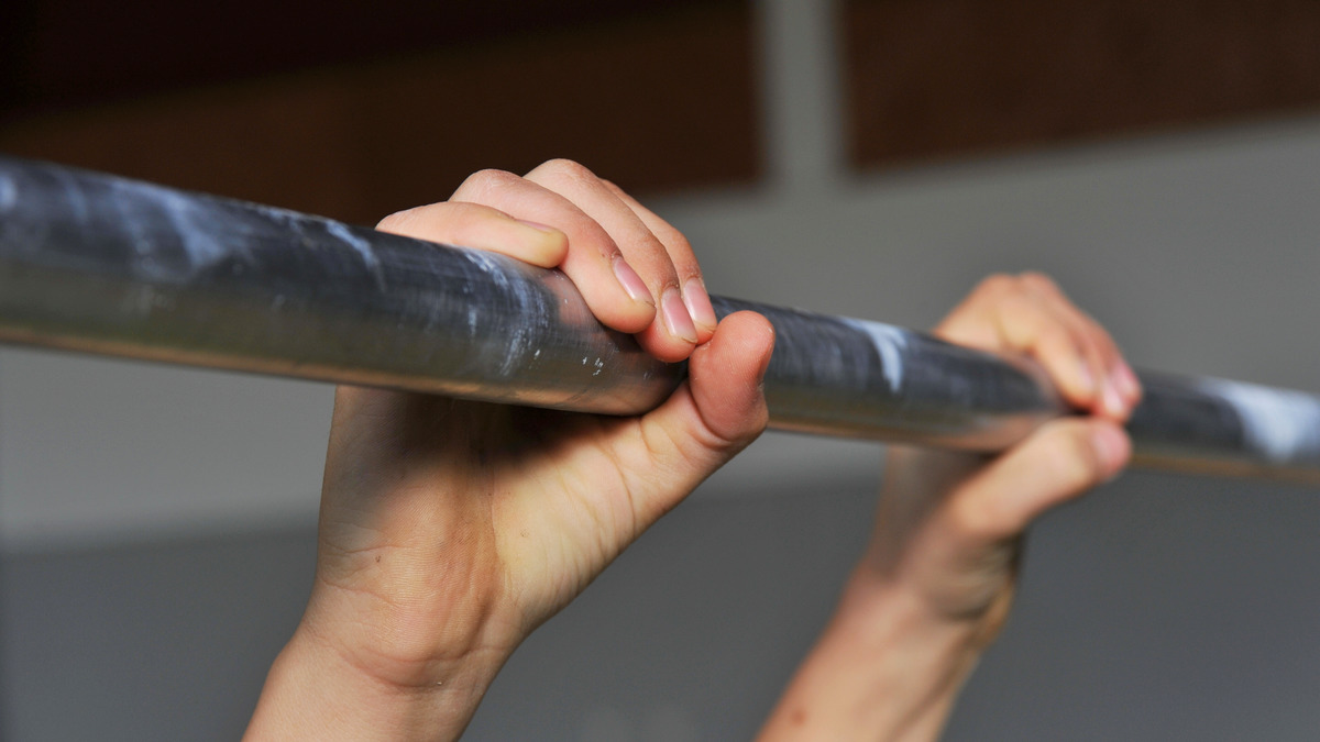 Школьник умер во время занятий на шведской стенке в Калининграде