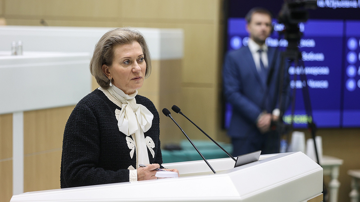 «Завезены к нам»: Попова прокомментировала появление вируса кори в России