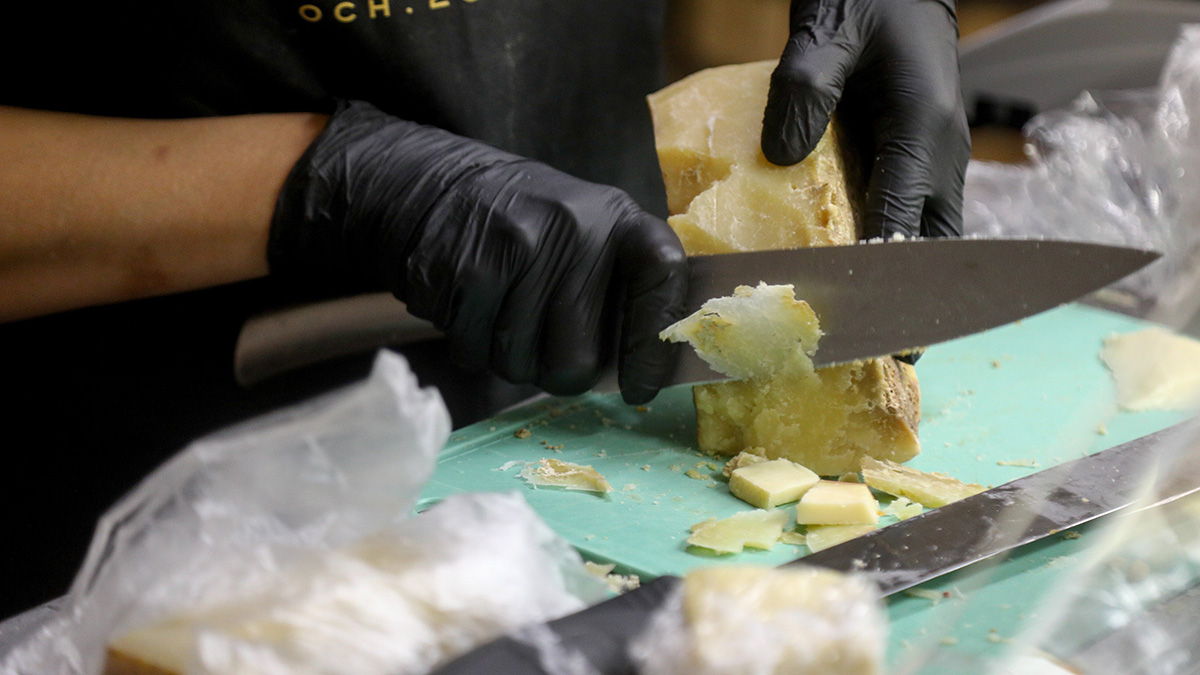 Врач Мухина перечислила самые опасные виды сыров для пожилых