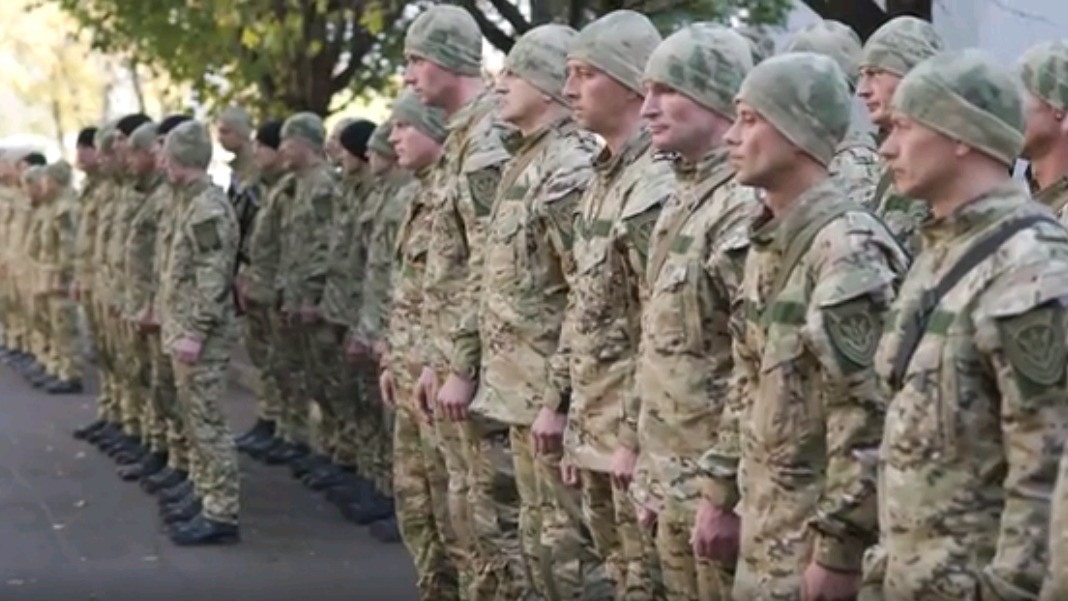 Бойцы первого батальона из бывших военных Украины принесли присягу России