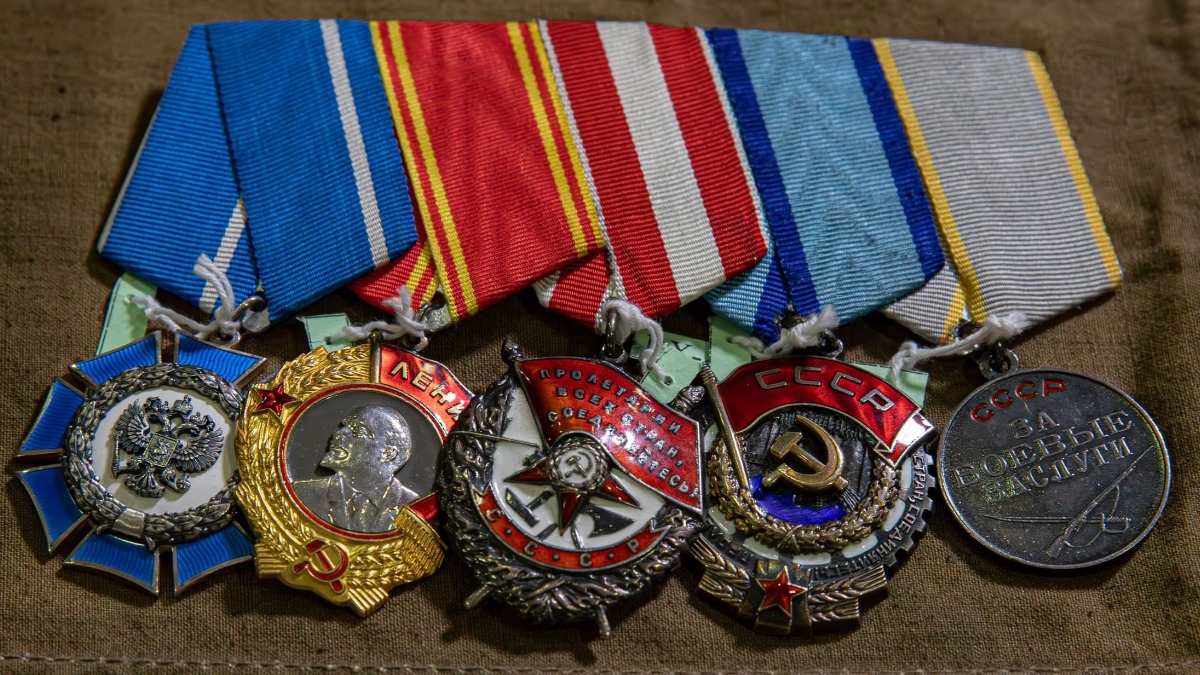 Около 100 раритетов ветерана Бориса Уткина передали в фонды Музея Победы