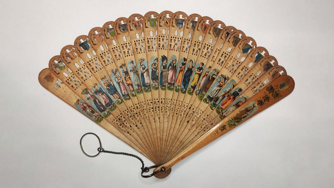 Усадьба Воронцово пригласила москвичей на новую выставку о веерах