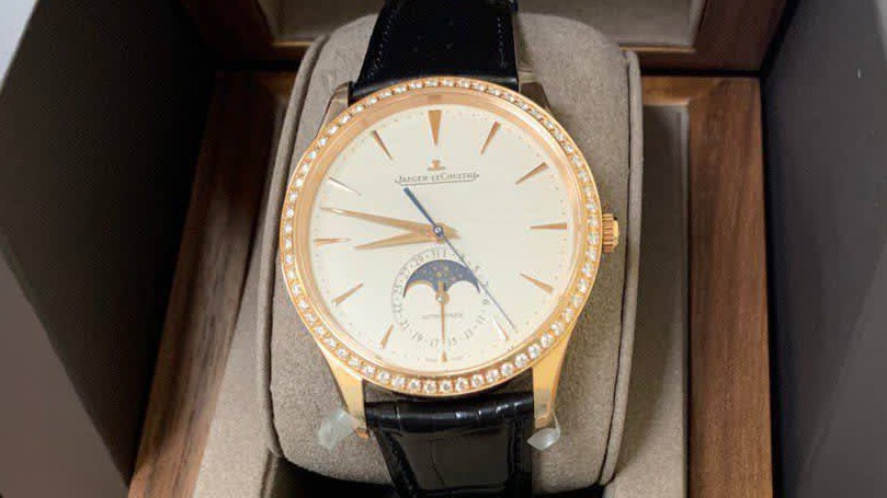 Китаец пытался незаконно ввезти в Россию часы за шесть миллионов рублей