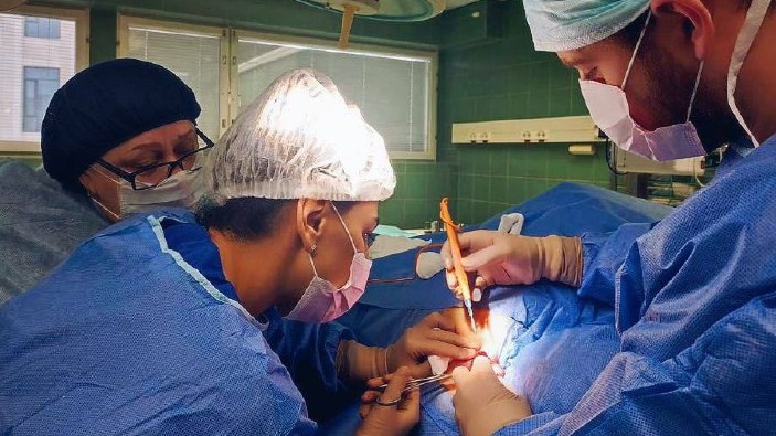 Хирурги удалили у москвича опухоль размером с грейпфрут