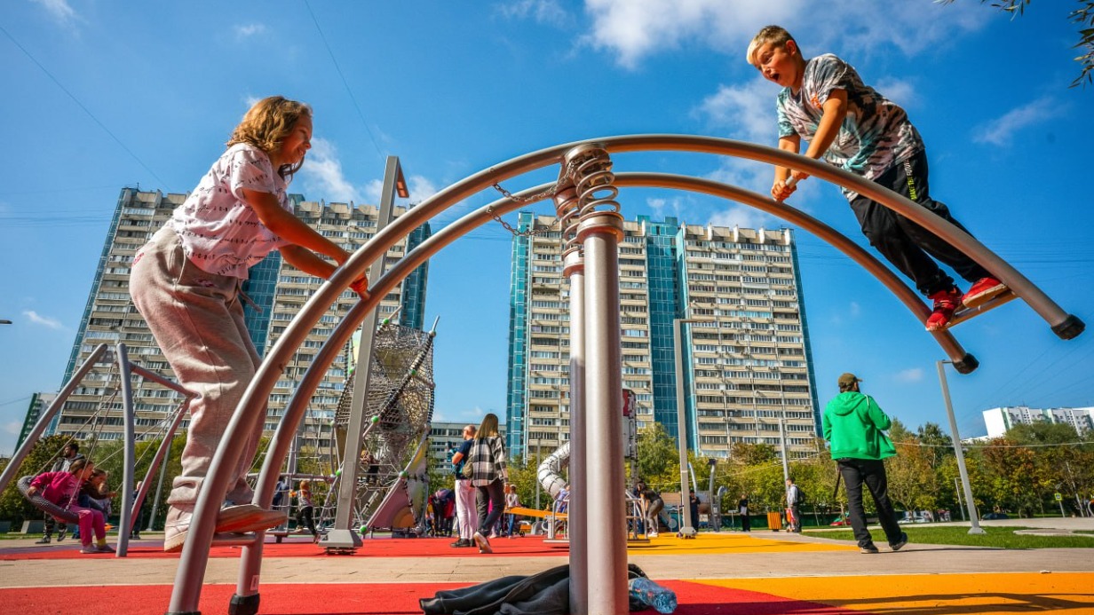 Амфитеатр со сценой появился возле Ледового дворца в районе Ясенево