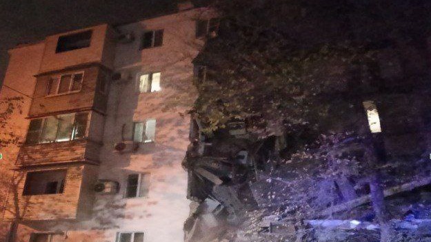 В результате обрушения пятиэтажки в Астрахани погиб один человек