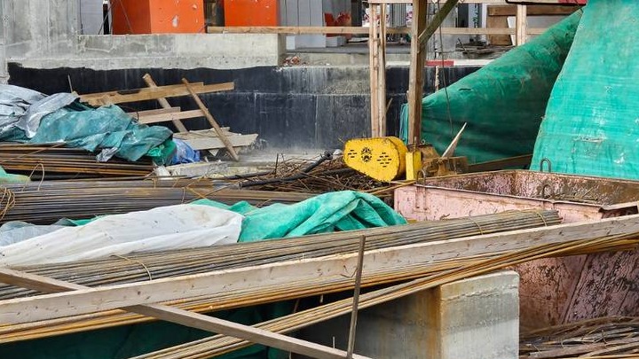 Рабочий пострадал на стройке на юге столицы