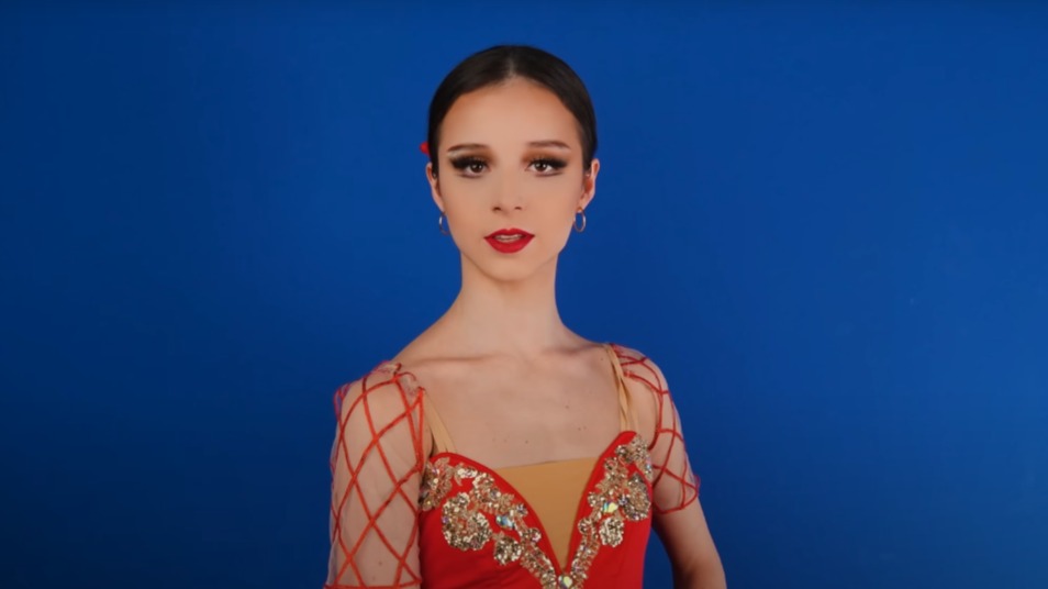 Первая солистка Мариинки Хорева получила травму на спектакле «Лебединое озеро»