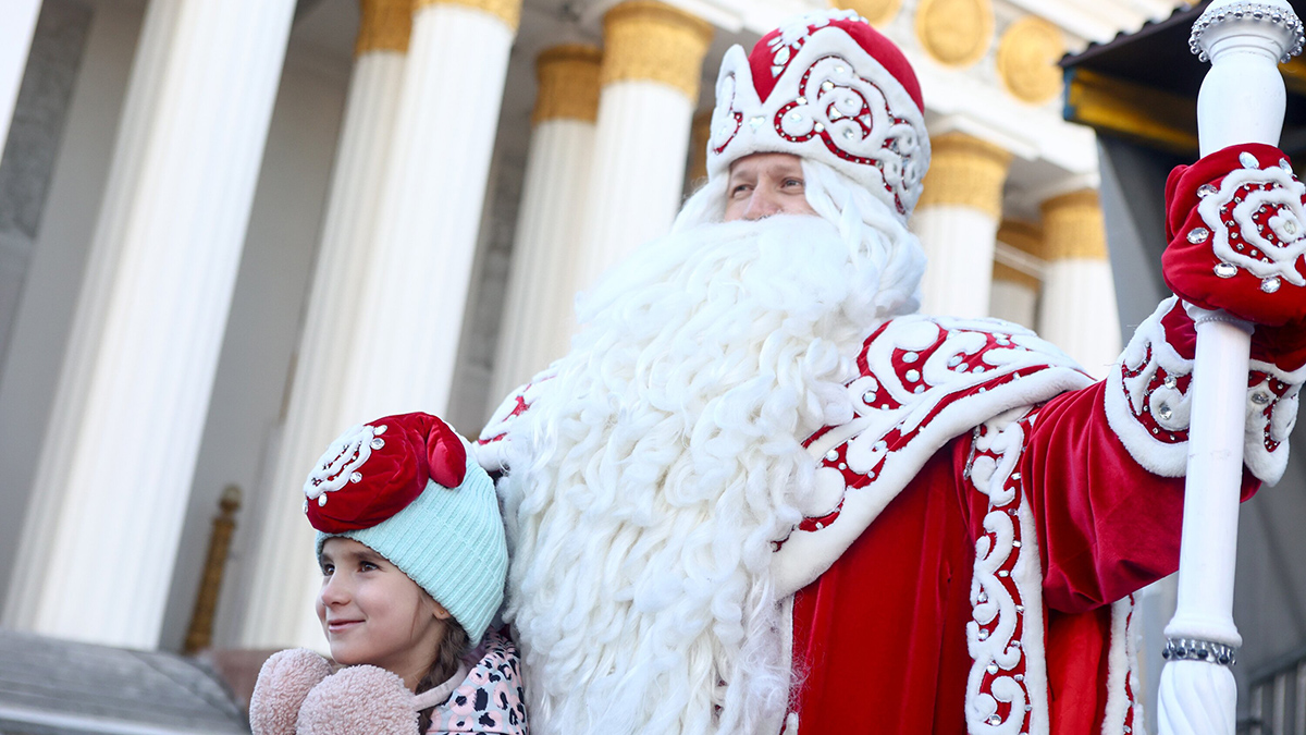 Mash: Около 129 миллионов рублей потратили из бюджета на Дедов Морозов в России