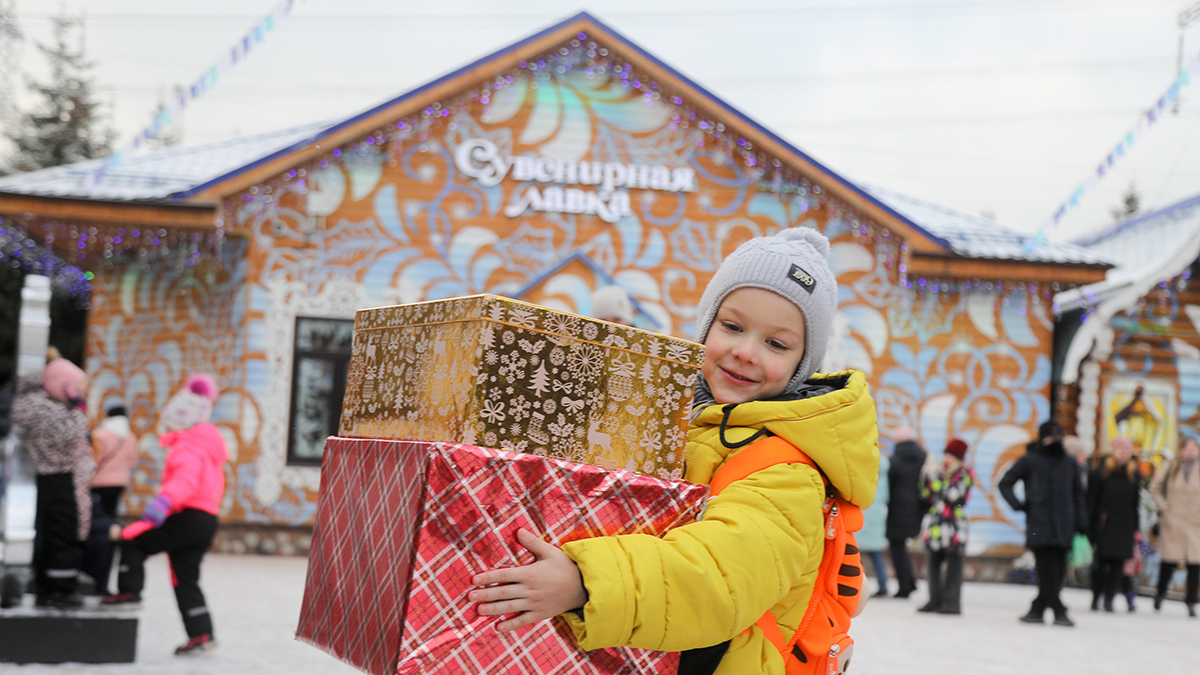 Волшебная палочка и золотая рыбка: что просили москвичи у Деда Мороза этой зимой