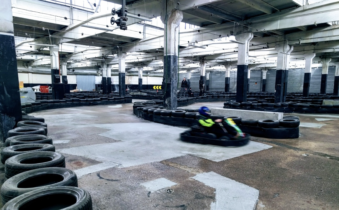 Именинница сломала позвоночник во время катания на картинге в Подмосковье