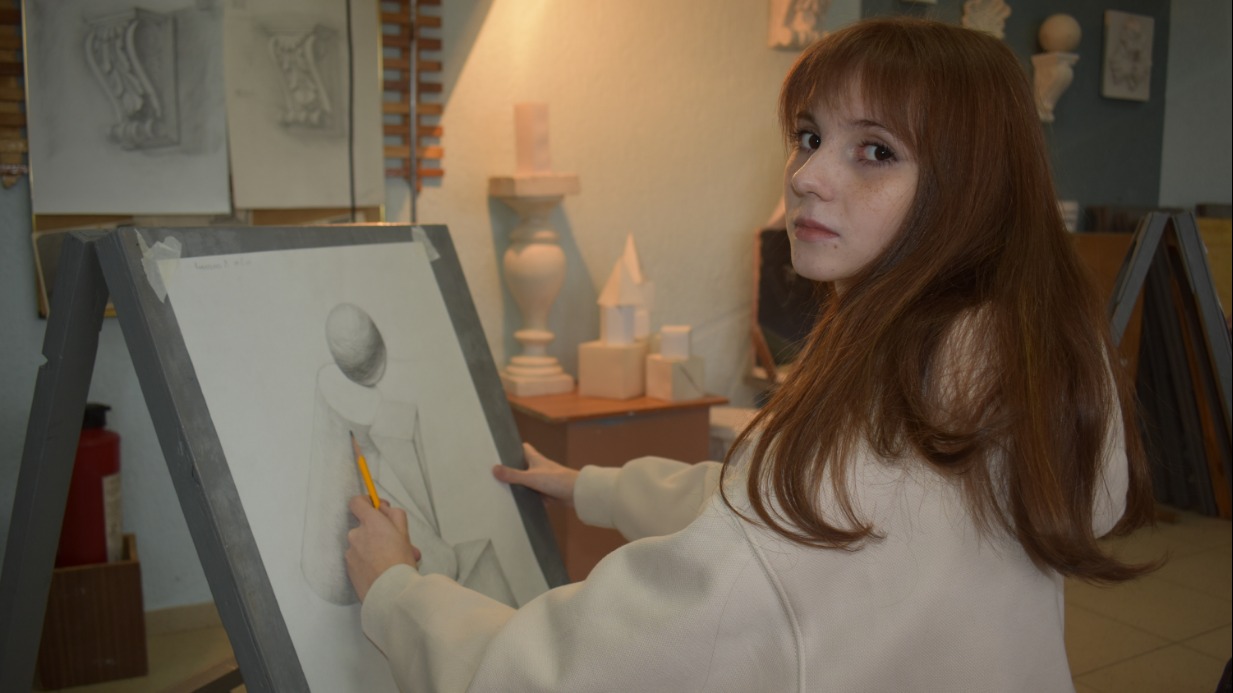 Студентка первого курса нового направления Донбасской национальной академии строительства и архитектуры (ДонНАСА) Валерия Никулина поступила в вуз после переезда из Харькова