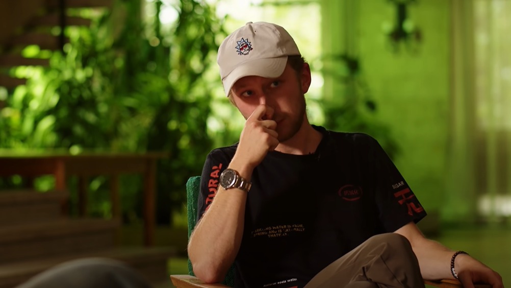 Актер сериала «Ивановы-Ивановы» Трескунов переехал в Испанию и сменил имя