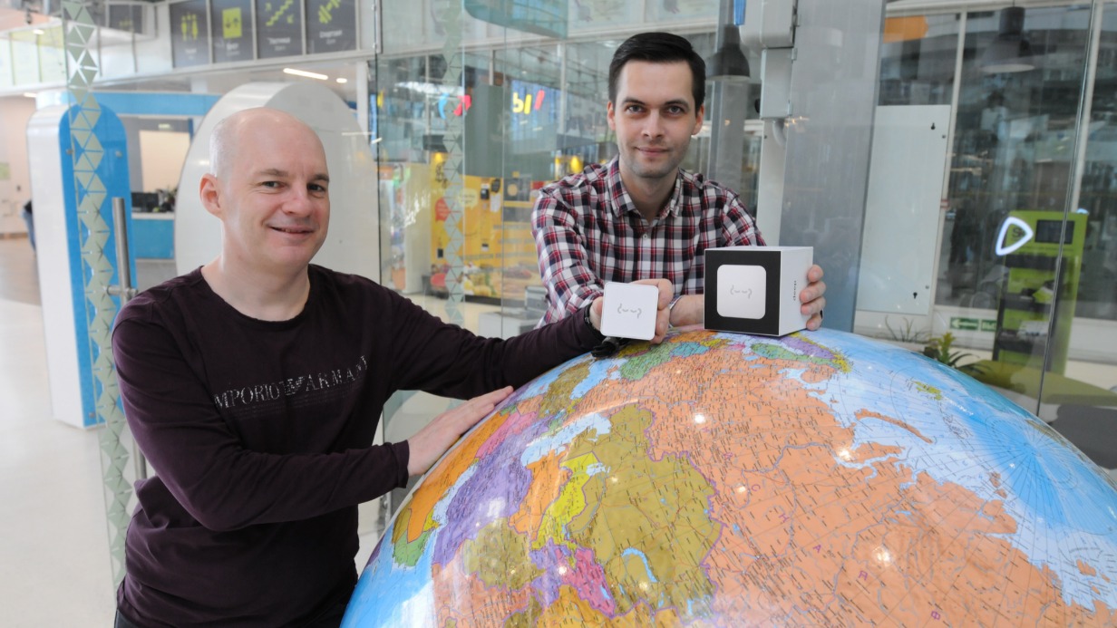 Разработчики кубика для сна Филипп Огульник (слева) и Илья Блохин. Благодаря поддержке города москвичи смогли успешно развить свой продукт на одной из лучших технологических площадок города — в инновационном центре «Сколково»