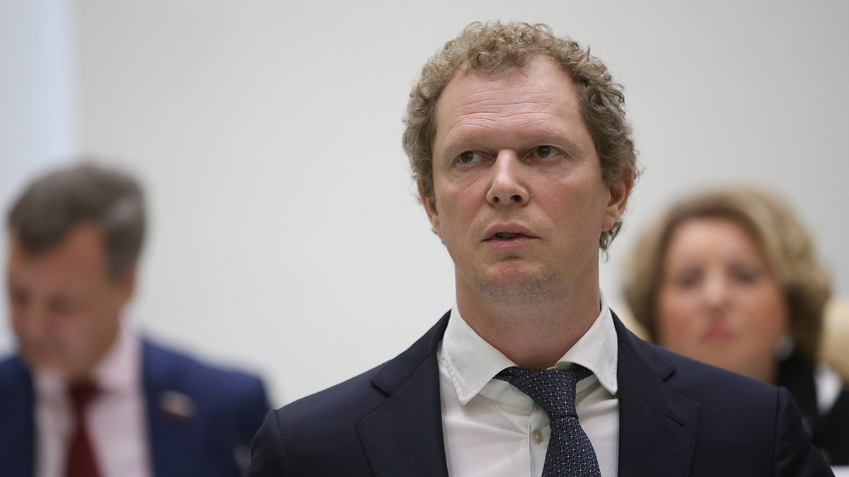 Глава ФНС предложил решить проблему кадров за счет госсектора