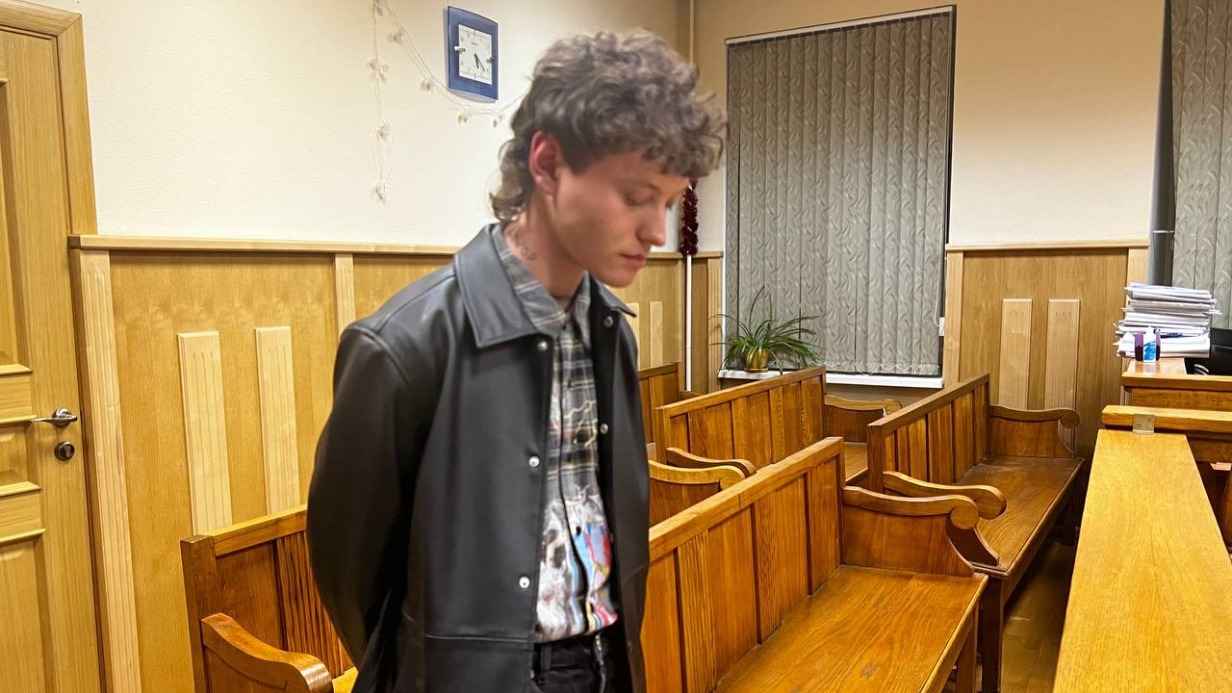 Певец Шарлот получил 13 суток административного ареста за мелкое хулиганство