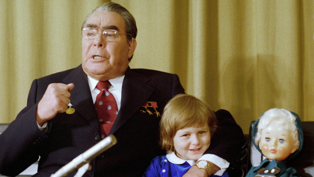 «Врачи завели ей сердце»: правнучка Брежнева вышла из психбольницы