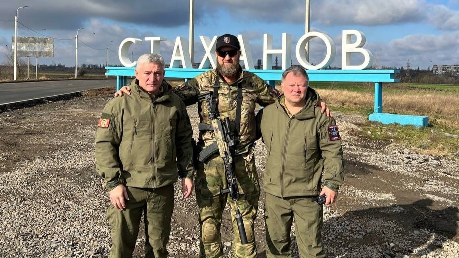 Слева направо: первый вице-президент Союза ММА России Андрей Терентьев, Евгений Гольман и представитель Омского транспортного союза Евгений Борисов