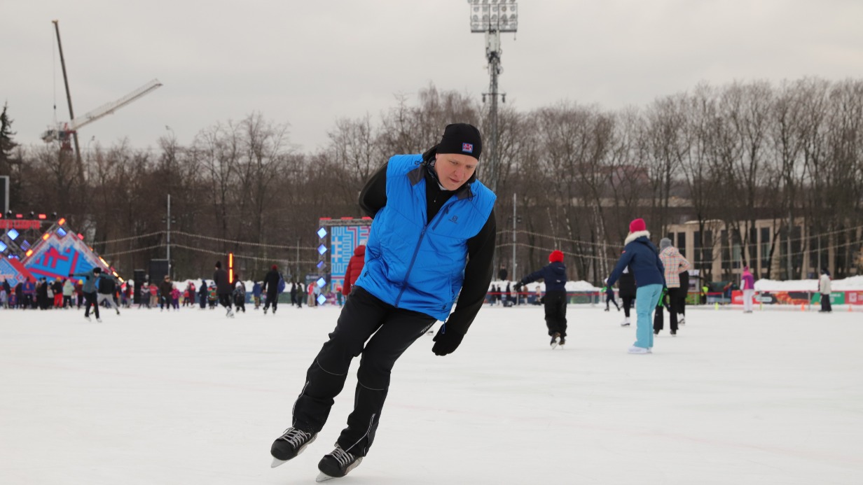 Прийти и покататься: топ самых ярких катков Москвы