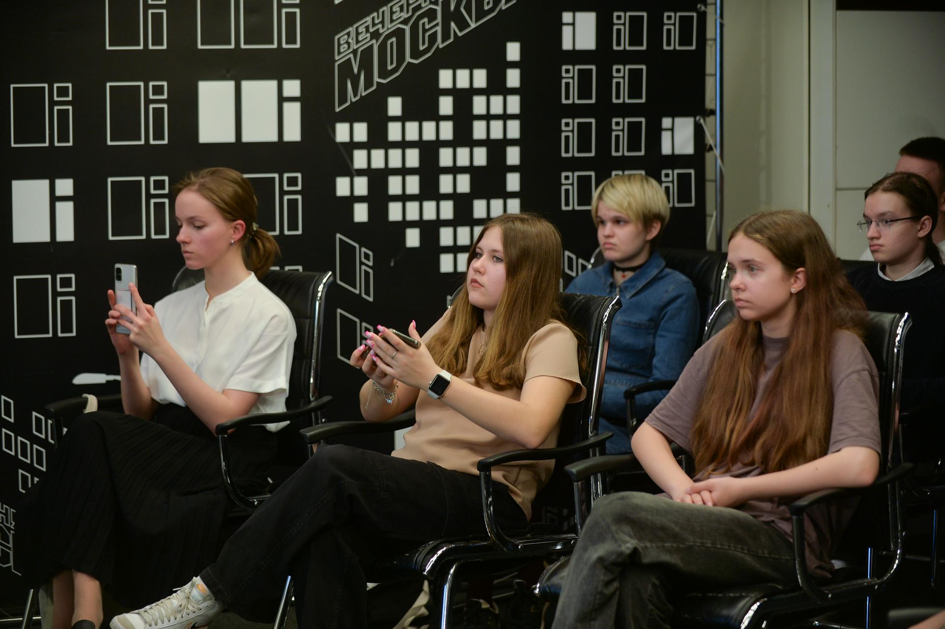 Выполненное практическое задание на тему «Смартфон в школе: друг или враг?». Тимур Почтарь.