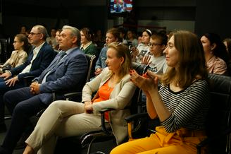 Выполненное практическое задание на тему «Смартфон в школе: друг или враг?». Арина Коваль.