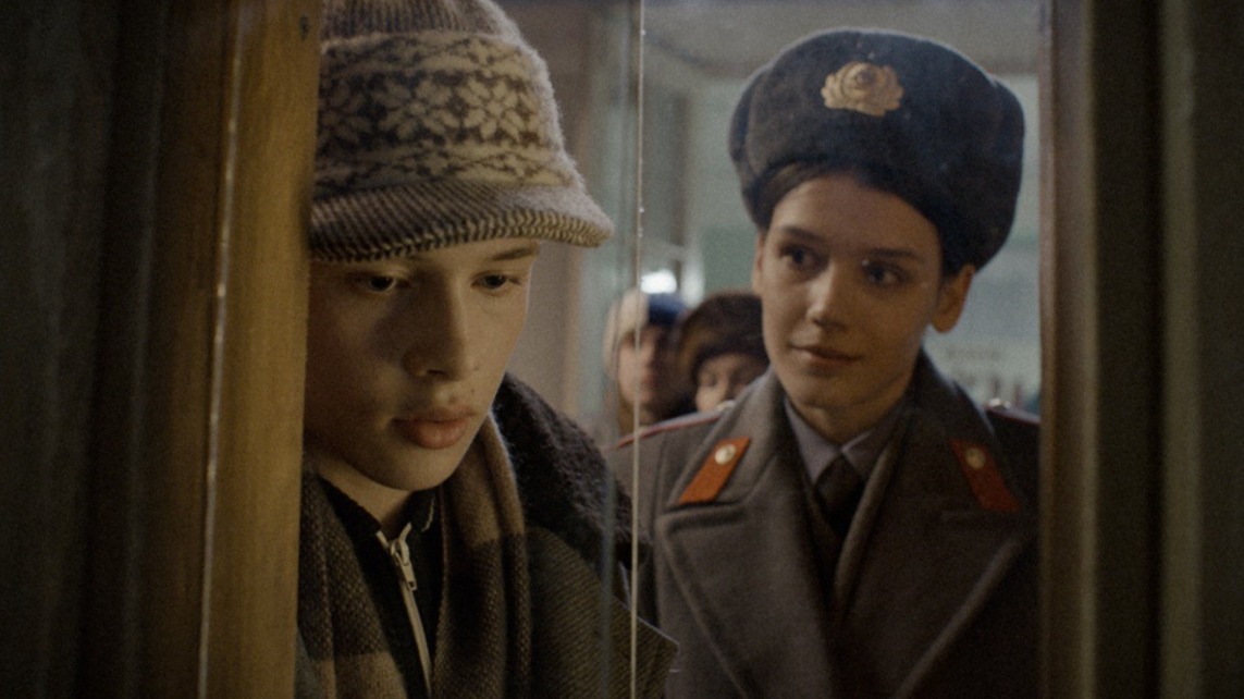 Актеры Леон Кемстач (слева) и Анастасия Красовская в сериале «Слово пацана»