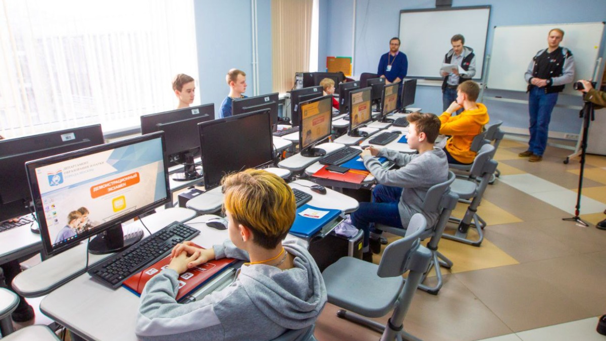 Собянин: Школьники смогут получить дополнительные баллы для поступления в вузы