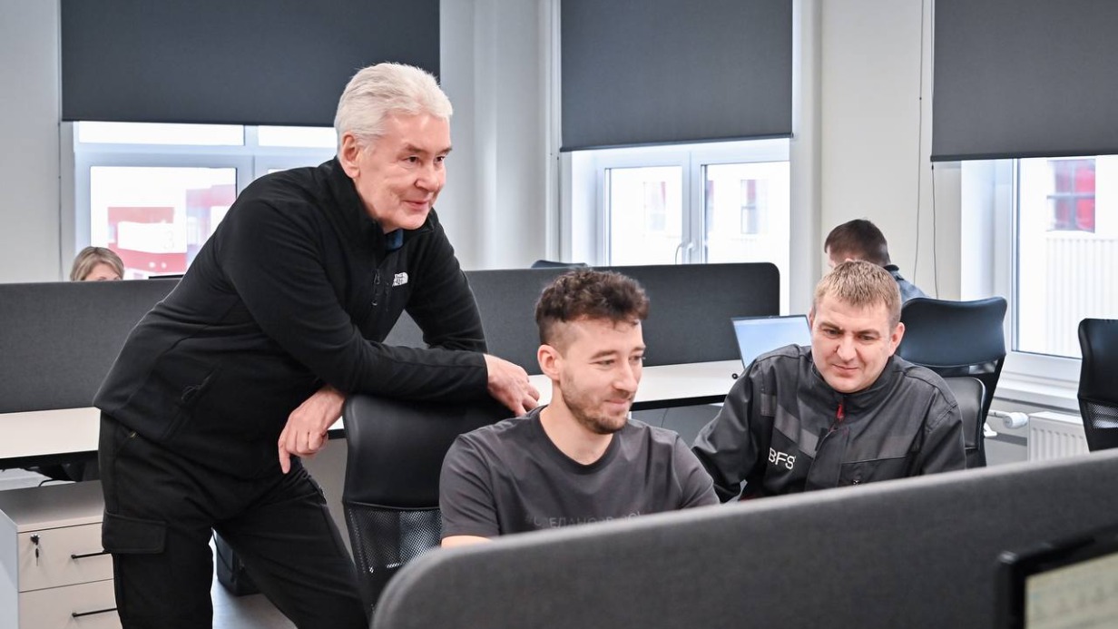 Собянин посетил высокотехнологичное производство банковских систем в «Рудневе»