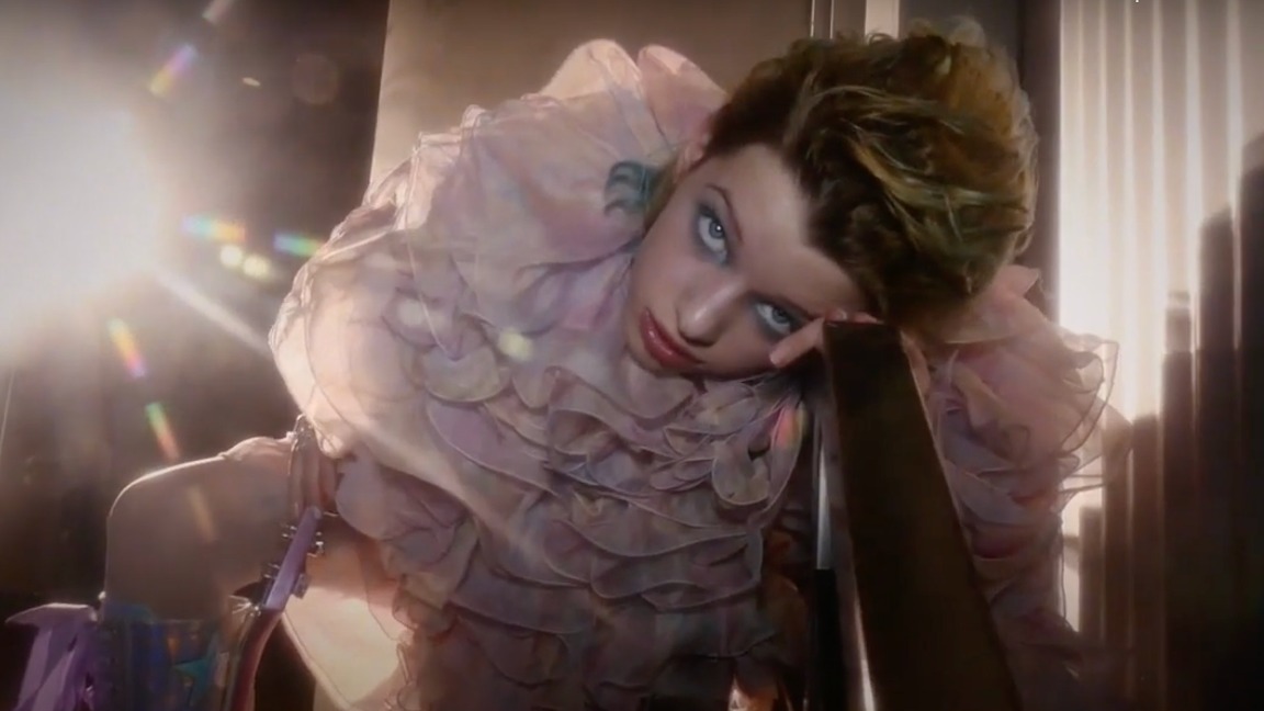 Дочь Миллы Йовович сняла трендовое видео под песню Кати Лель «Мой мармеладный»