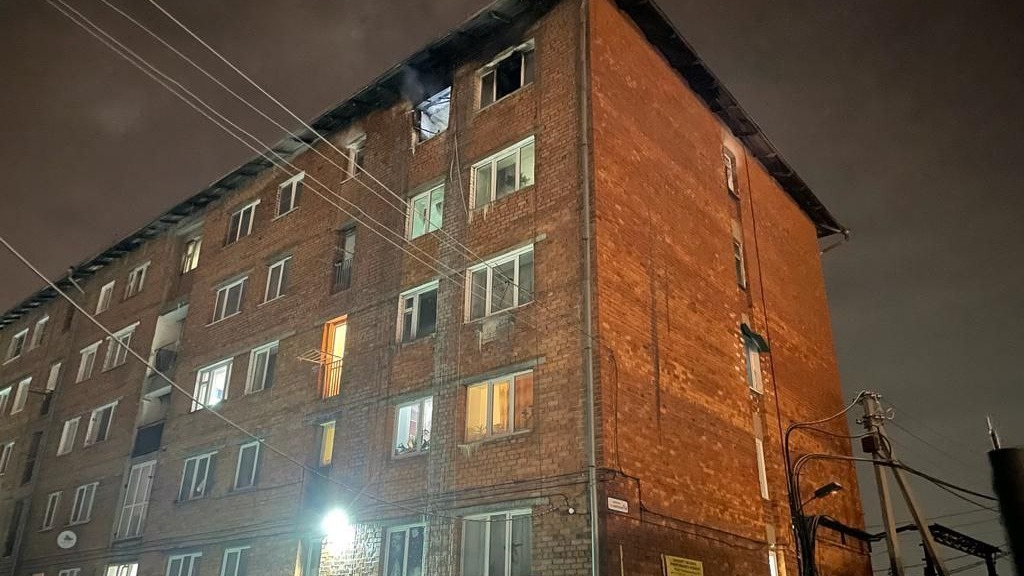 Родители ценой жизней спасли двух детей при пожаре в Иркутске