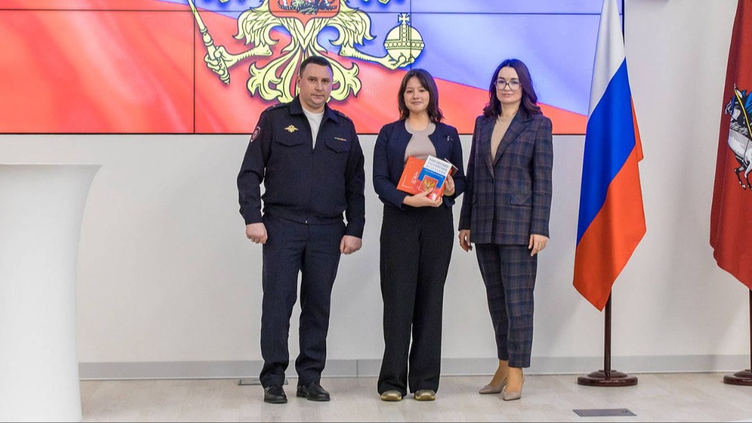 Более трех тысяч юных москвичей получили паспорт в торжественной обстановке