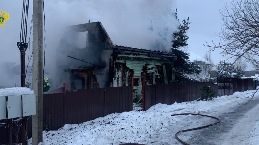 В результате пожара в частном доме в Новой Москве погибла 13-летняя девочка