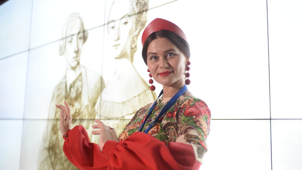 международного конкурса «Лидер народной дипломатии», автор проекта «Семантика национального костюма» Таис Карелина посетила Екатерининский форум на площадке Цифрового делового пространства