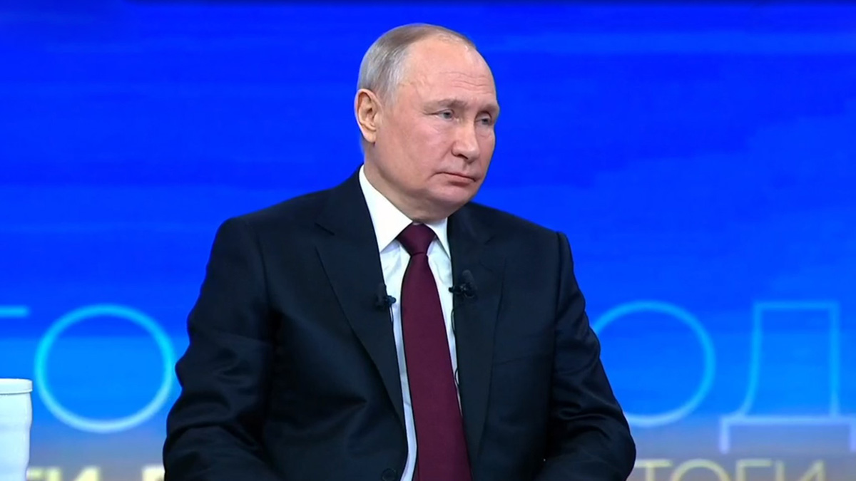 Путин: Все добровольцы должны быть поставлены в одинаковые условия с военными