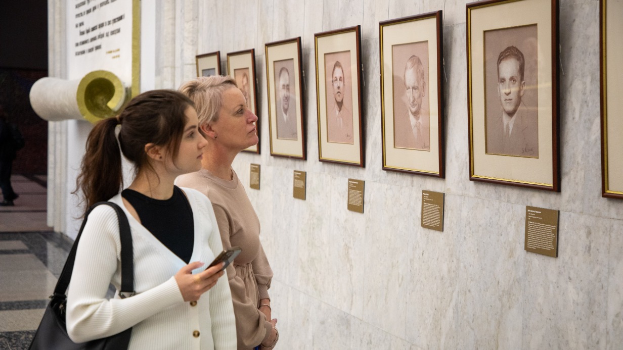 Около 40 портретов героев-разведчиков представили в Музее Победы