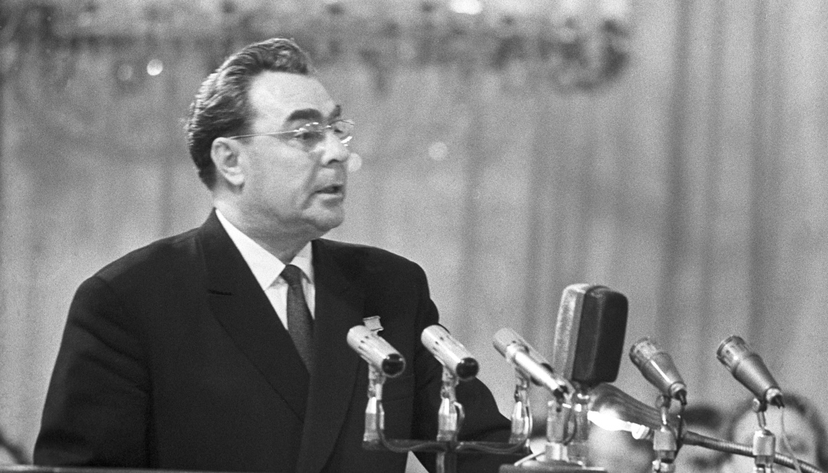 Брежнев председатель совета. Брежнев 1966. Брежнев 1960.