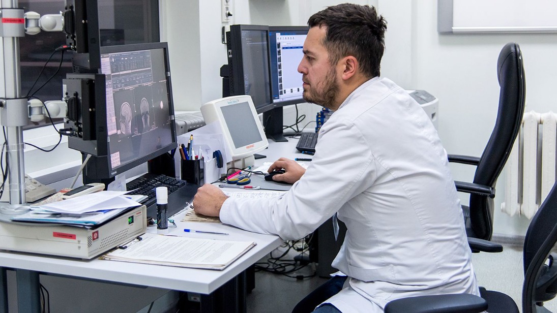 Москвичам рассказали о применении искусственного интеллекта на КТ мозга 