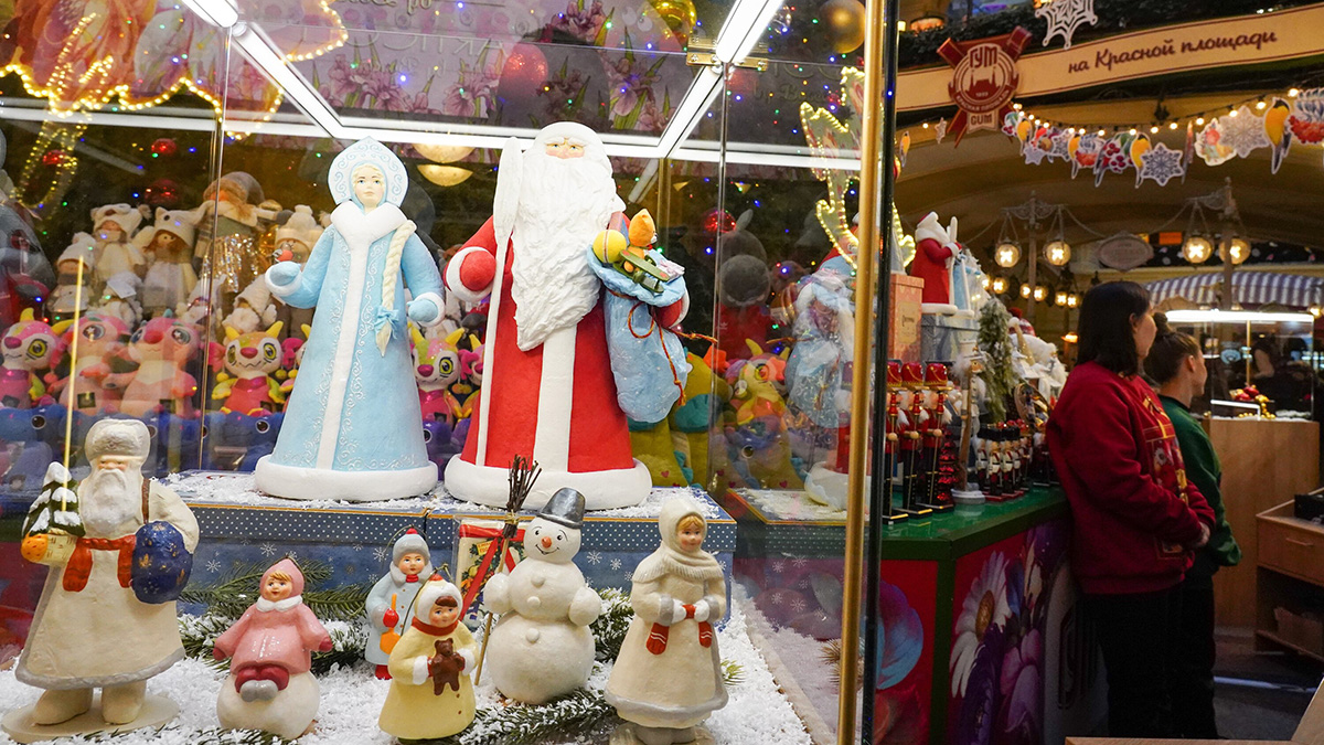 Опрос: Больше половины россиян используют ретроэлементы в новогоднем убранстве