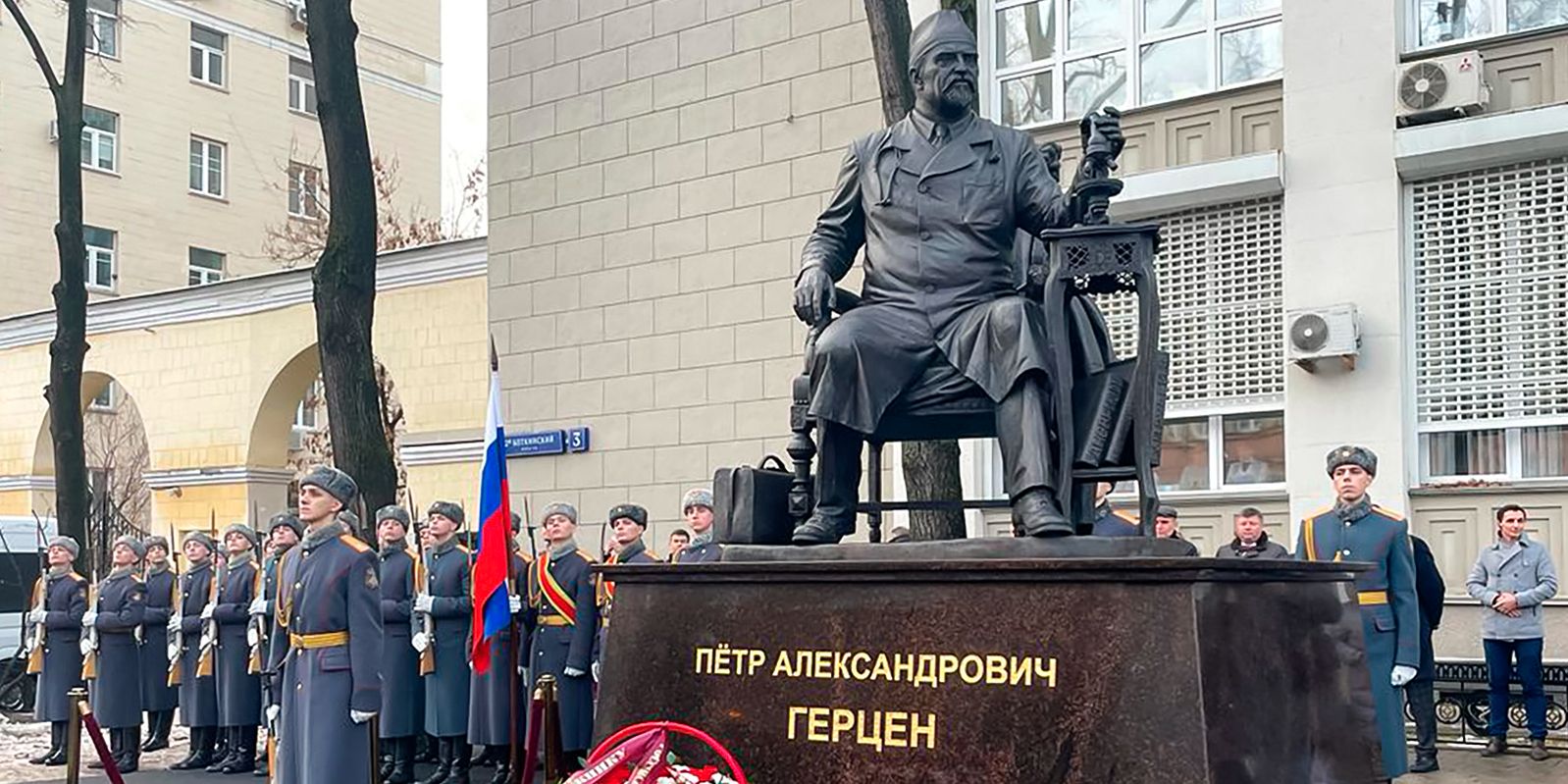 Памятник хирургу Петру Герцену установили в Москве
