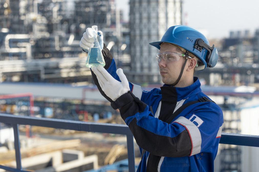 В числе «100 лучших товаров России» — топливо и битум Московского НПЗ