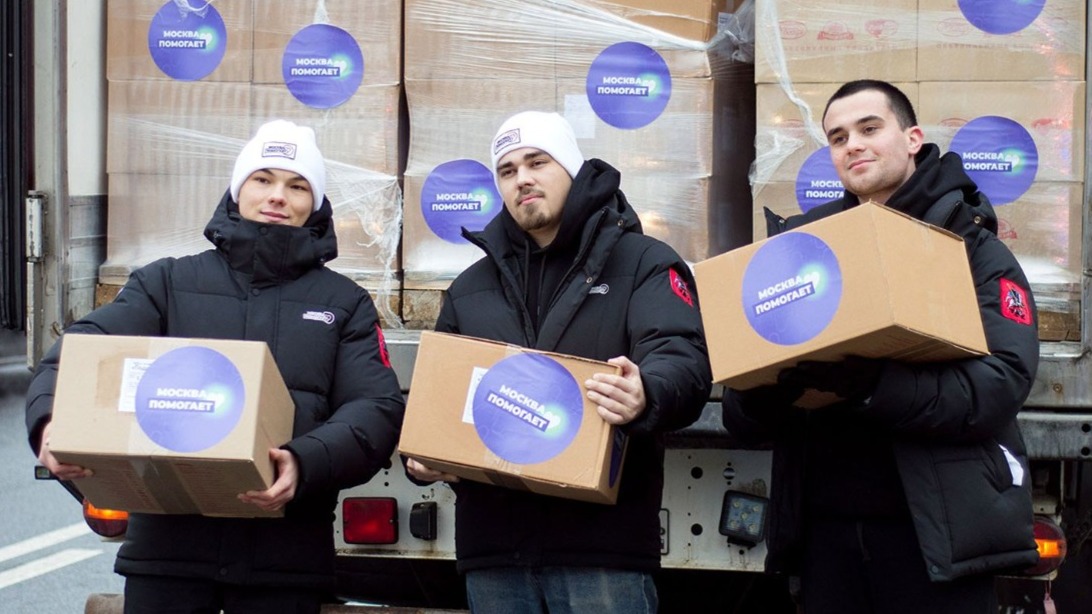 Столичные волонтеры доставили более 30 тысяч подарков детям из новых регионов