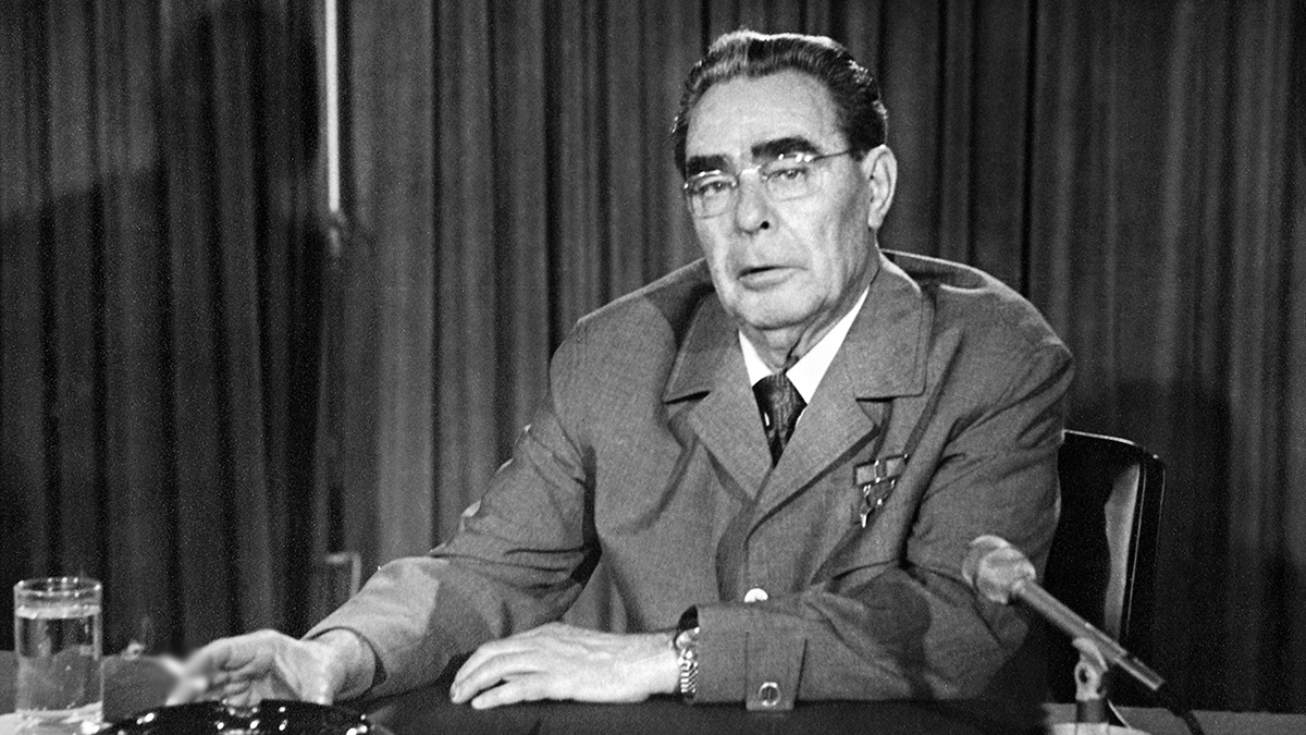 Заложенные в ломбард часы Брежнева продадут в Волгограде