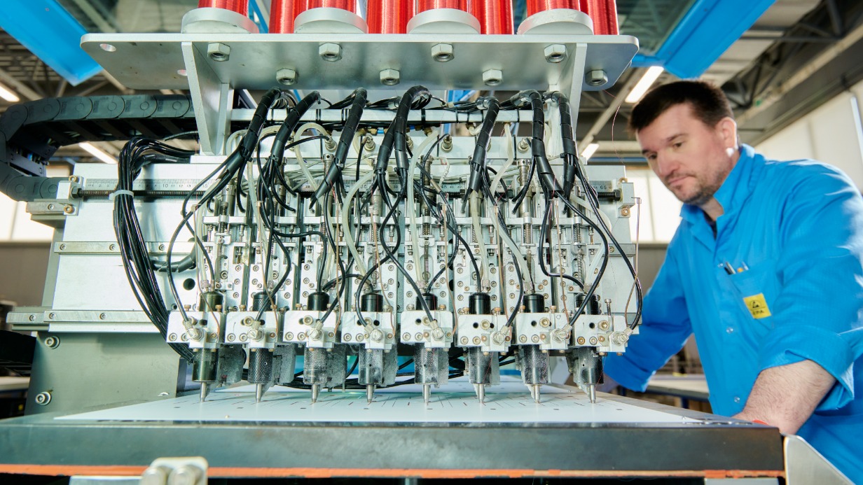 Столичный производитель начал поставку RFID-продукции в центр обучения собак-поводырей