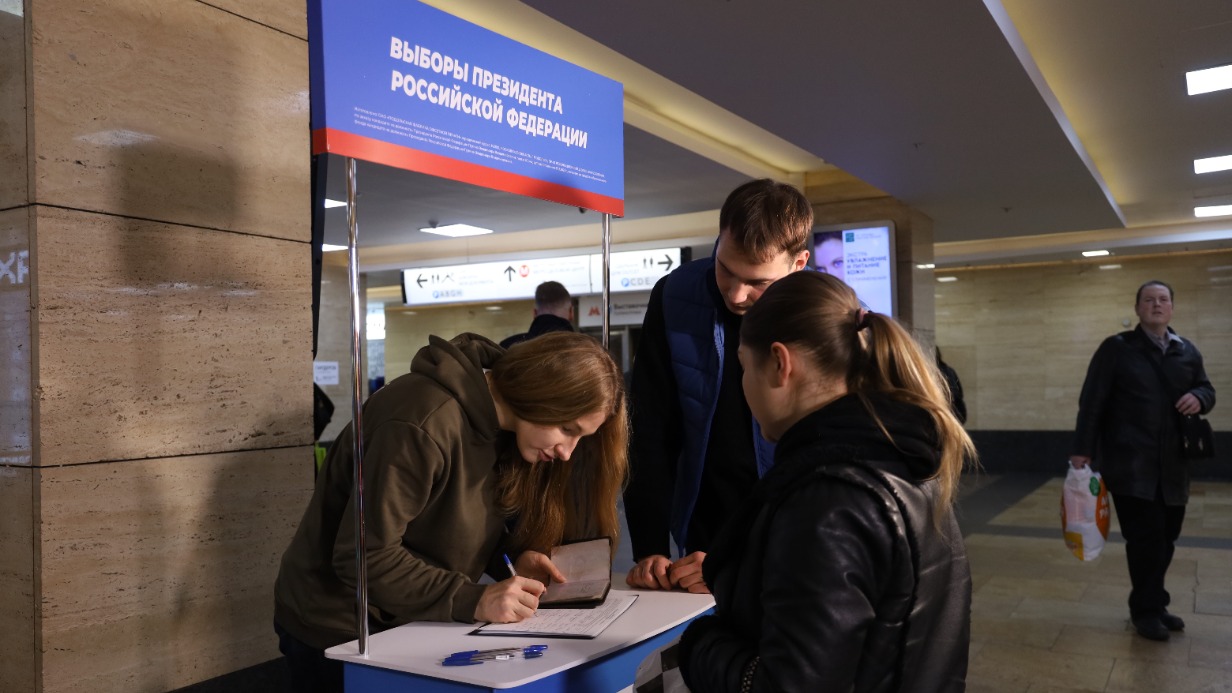 В Москве начался сбор подписей в поддержку Владимира Путина