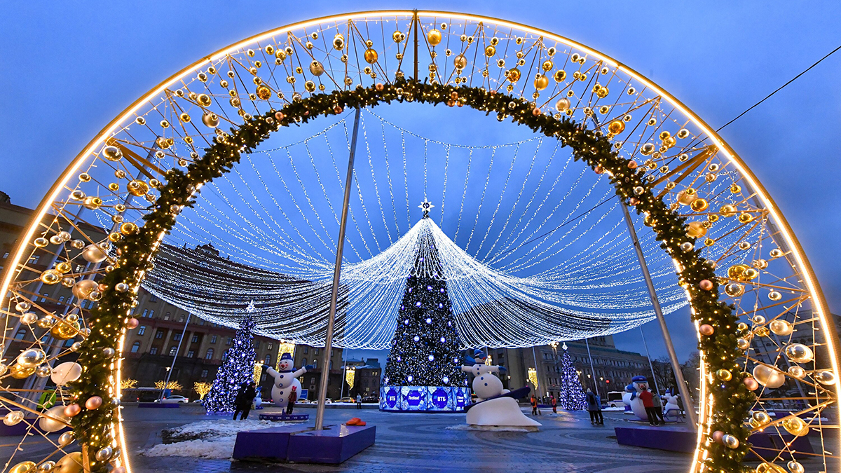 Собянин: Мероприятия в новогоднюю ночь пройдут по всей Москве