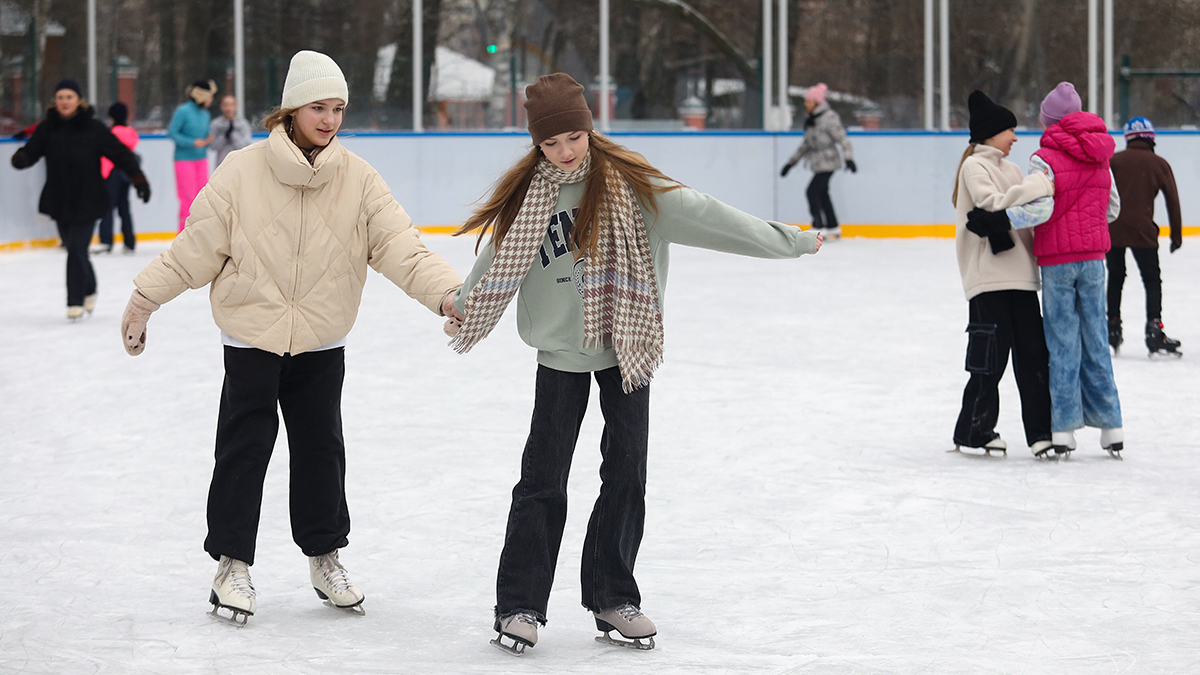 Жителей столицы пригласили на благотворительный день на катке ВДНХ