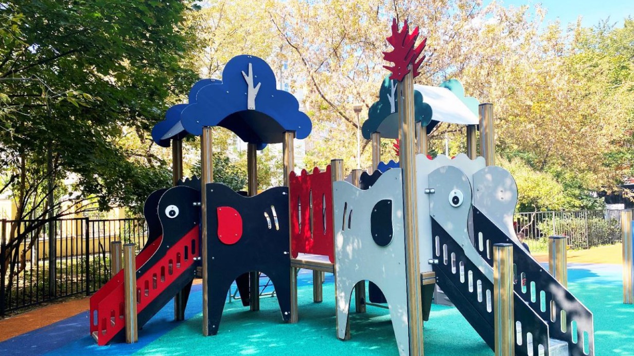 Более 1,1 тысячи дворов благоустроили на средства от платных парковок в 2023 году