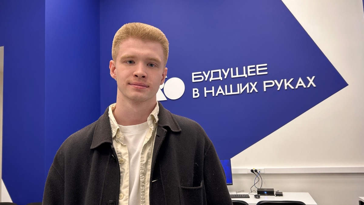 Студент МАИ Василий Чекулов на открытии новой лаборатории компьютерного моделирования в области радиофизики и инфокоммуникаций